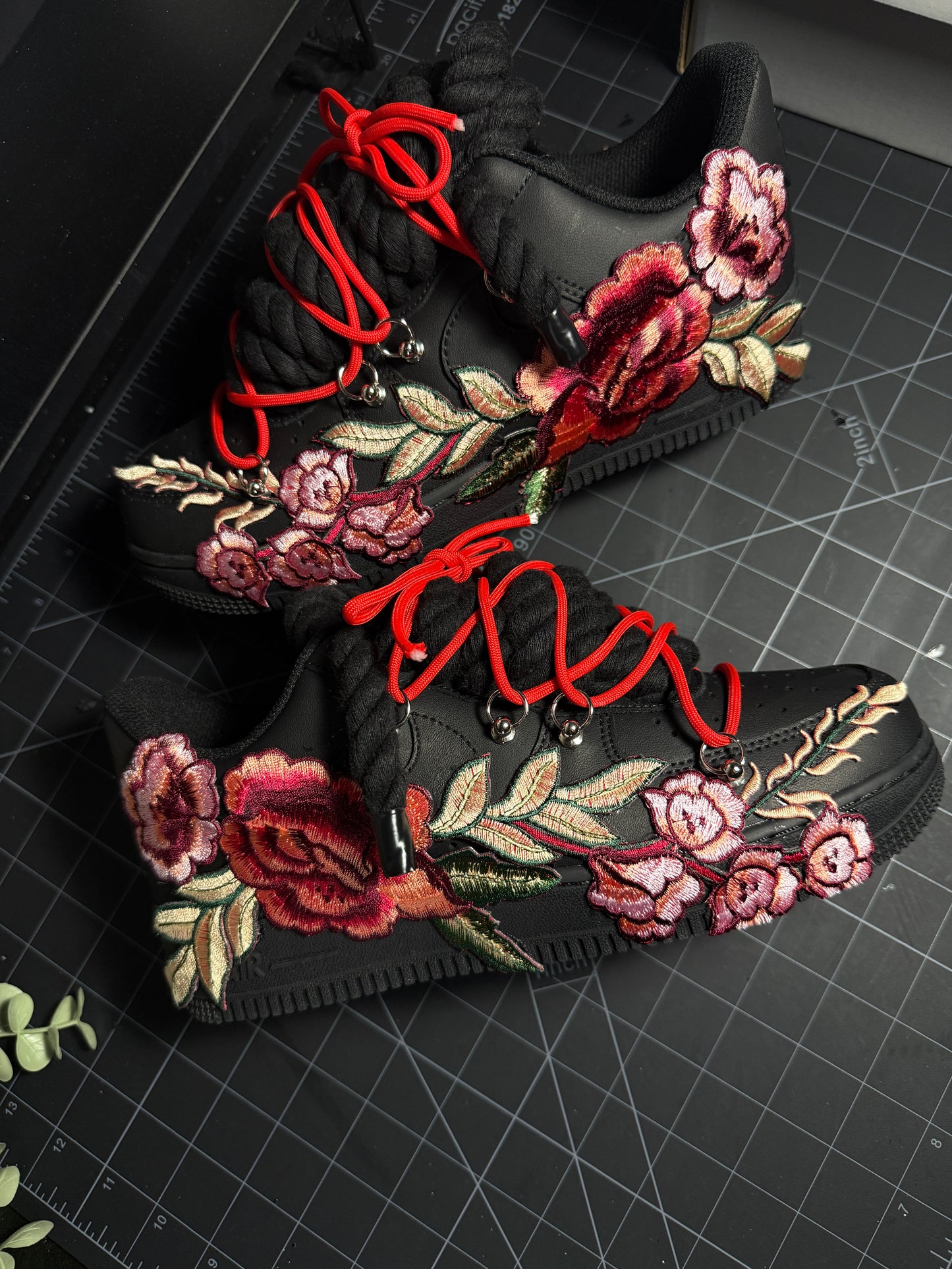 AF1 Ropez “Bloody Roses” ★ ★ ★ ★ ★ (3)