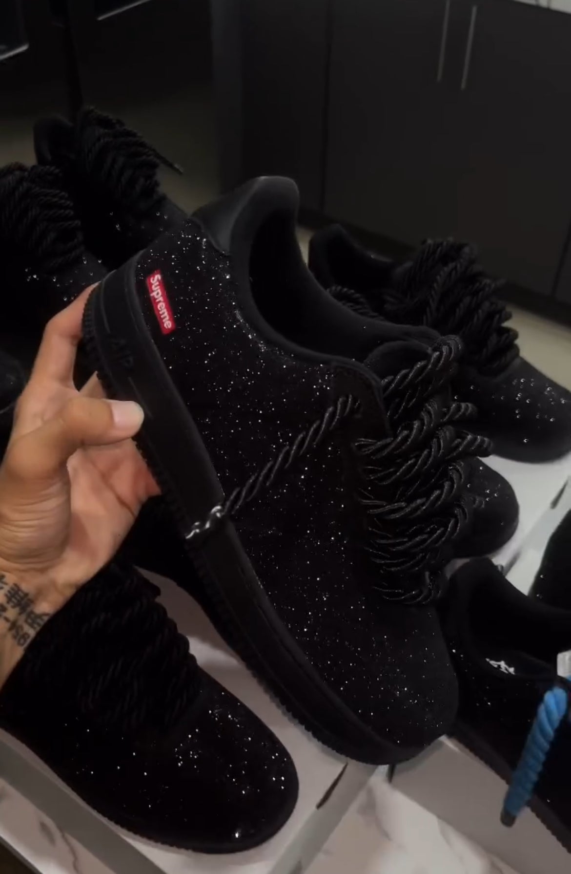 AF1 GLITTER BLACK SUPREME “Satin Black Laces”